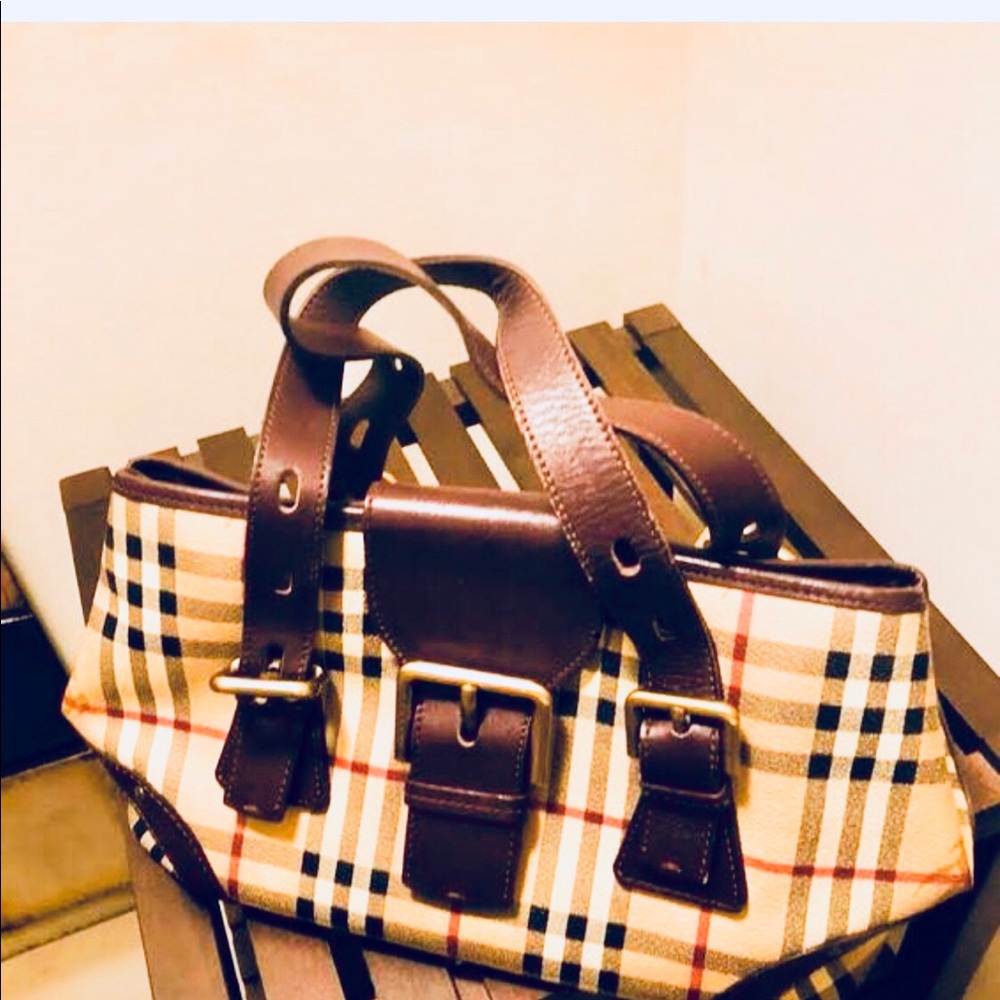 Burberry  Satchel. Very elegant. Almost new